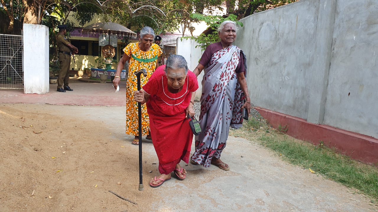 In pictures Polls close in Sri Lanka’s presidential election Tamil